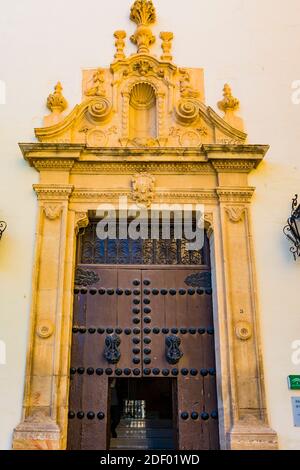 Ingresso al vecchio Seminario. Attualmente il suo uso è destinato alla scuola di Arti e Mestieri. Guadix, Granada, Andalucía, Spagna, Europa Foto Stock