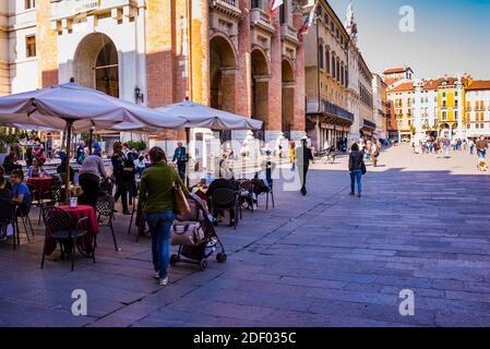 La vivace Piazza dei Signori, piazza del paese. Vicenza, Veneto, Italia, Europa Foto Stock