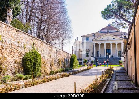 Villa la rotonda è una villa neoclassica appena fuori Vicenza nel nord Italia progettata da Andrea Palladio. Il nome corretto della villa è Villa Almeric Foto Stock