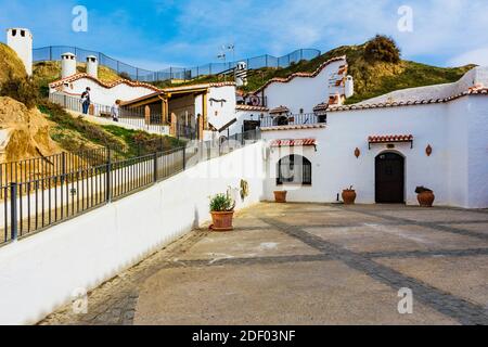 Cave House, tipica sistemazione della regione fin dai tempi antichi. Guadix, Granada, Andalucía, Spagna, Europa Foto Stock