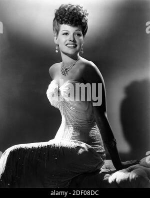 RITA HAYWORTH Pubblicità Ritratto per IL MIO direttore GAL SAL 1942 IRVING CUMMINGS storia Teodore Dreiser Costumi Gwen Wakeling XX secolo FOX Foto Stock