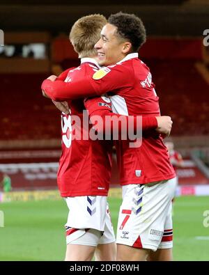 MIDDLESBROUGH, INGHILTERRA. IL 2 DICEMBRE Duncan Whatmore di Middlesbrough festeggia con Marcus Tavernier dopo aver segnato il suo e il loro secondo goal durante la partita del campionato Sky Bet tra Middlesbrough e Swansea City al Riverside Stadium di Middlesbrough mercoledì 2 dicembre 2020. (Credit: Mark Fletcher | MI News) Credit: MI News & Sport /Alamy Live News Foto Stock