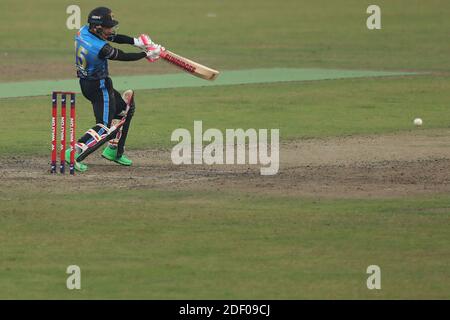 Mushfiqur Rahim, giocatore di cricket Beximco Dhaka in azione durante la Bangabandhu T20 Cup 2020 tra Fortune Barishal e Beximco Dhaka allo Sher e Bangla National Cricket Stadium. Beximco Dhaka vinto da 7 Wickets. Foto Stock