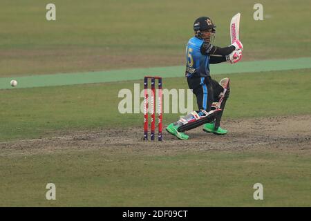 Mushfiqur Rahim, giocatore di cricket Beximco Dhaka in azione durante la Bangabandhu T20 Cup 2020 tra Fortune Barishal e Beximco Dhaka allo Sher e Bangla National Cricket Stadium. Beximco Dhaka vinto da 7 Wickets. Foto Stock