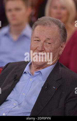 File - Albert Uderzo Dies at 92 - Albert Uderzo al Taping di Vivement Dimanche il 2 ottobre 2012 a Parigi, Francia. Foto di Max Colin/ABACAPRESS.COM Foto Stock