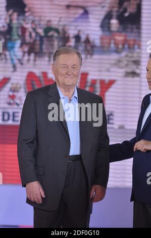 File - Albert Uderzo Dies at 92 - Albert Uderzo al Taping di Vivement Dimanche il 2 ottobre 2012 a Parigi, Francia. Foto di Max Colin/ABACAPRESS.COM Foto Stock