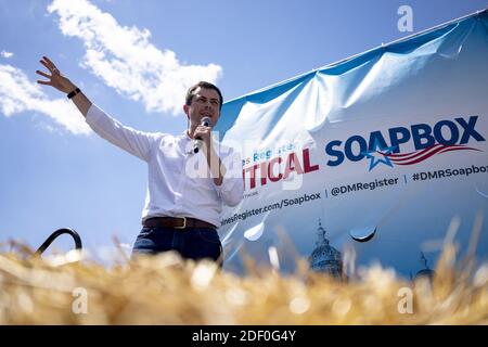 File photo datato 13 agosto 2019 di 2020 Democratic Presidential Hopeful Pete Buttigieg parla al Des Moines Registro politico Soapbox come egli tours la fiera dello stato dell'Iowa a Des Moines, Iowa, Stati Uniti. Pete Buttigieg ha preso una stretta leadership nella gara delegata nei cauci presidenziali dello Iowa democratico, secondo i risultati parziali rilasciati quasi un giorno intero dopo la fine del voto nello stato il 4 febbraio 2020. Foto di Alex Edelman/CNP/ABACAPRESS.COM Foto Stock