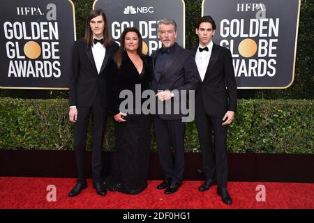 Dylan Brosnan, Keely Shaye Smith, Pierce Brosnan e Paris Brosnan hanno partecipato ai 77 Arrivi Golden Globe Awards al Beverly Hilton di Los Angeles, CA, USA il 5 gennaio 2020. Foto di Lionel Hahn/ABACAPRESS.COM Foto Stock