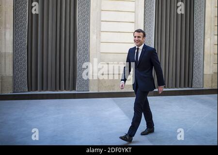 Il presidente francese Emmanuel Macron e Joseph Zimet arrivano prima per un discorso per il nuovo anno presidenziale augura alla stampa al Palazzo Elysee a Parigi, Francia, il 15 gennaio 2020. Foto di Eliot Blondt/ABACAPRESS.COM Foto Stock