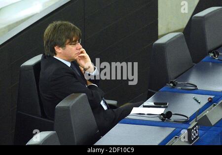 L'eurodeputato e l'ex membro del governo catalano Carles Puigdemon partecipa alla Camera plenaria del Parlamento europeo durante la votazione a Strasburgo, nella Francia orientale, il 15 gennaio 2020. Foto di Nicolas Roses/ABACAPRESS.COM Foto Stock