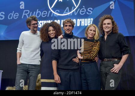 Hugo Gelin, Stefi Celma, Ruben Alves, Pascale Arbillot, Alexandre Wetter alla cerimonia di chiusura del 23° Festival della Commedia a l'Alpe d Huez, Francia, il 18 gennaio 2020. Foto di Julien Reynaud/APS-Medias/ABACAPRESS.COM Foto Stock