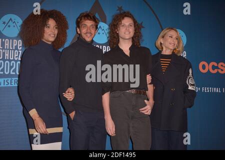 Stefi Celma, Ruben Alves, Alexandre Wetter, Pascale Arbillot alla cerimonia di chiusura del 23° Festival della Commedia a l'Alpe d Huez, Francia, il 18 gennaio 2020. Foto di Julien Reynaud/APS-Medias/ABACAPRESS.COM Foto Stock