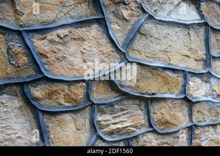 Insolito mortaio sporgente che punta su un muro di pietra a Pechino, Cina Foto Stock