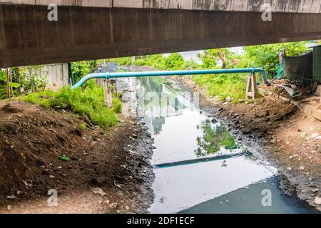 Malestamente scendono nelle vecchie e povere aree della metropoli di Bangkok in Thailandia. Foto Stock