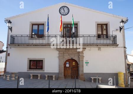 La Garganta, Spagna - 21 novembre 2020: La Garganta Village Town Hall, distretto di Banos de Montemayor, Extremadura, Spagna Foto Stock