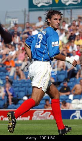 PORTSMOUTH FC 2001 ALESSANDRO ZAMPERINI PIC MIKE WALKER 2001 Foto Stock