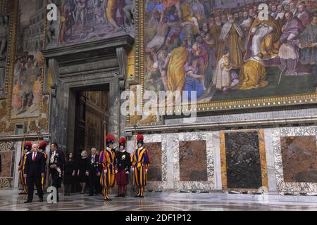 Il Vice Presidente DEGLI STATI UNITI Mike Pence visita la Sala Regia del Palazzo Apostolico dopo un'udienza privata con papa Francesco in Vaticano il 24 gennaio 2020. Foto : Eric Vandeville/ABACAPRESS.COM Foto Stock