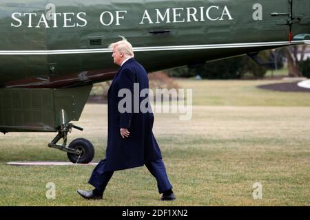 Il presidente degli Stati Uniti Donald Trump cammina sul prato sud della Casa Bianca a Washington prima della sua partenza per esprimere le sue osservazioni in un raduno a Wildwood, New Jersey, il 28 gennaio 2020. Foto di Yuri Grippas/ABACAPRESS.COM Foto Stock