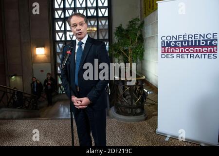 Capo dell'Unione della Confederazione francese delle piccole e medie imprese (CPME), François Asselin, visto dopo una conferenza tra rappresentanti dello Stato francese e delle parti sociali, si è concentrato sull'equilibrio finanziario del sistema pensionistico del paese entro il 2027, il 30 gennaio 2020, a Parigi, Francia; nel corso di una revisione delle pensioni contestata. Dal dicembre 2019 il piano di riforma pensionistica del governo francese ha provocato proteste e scioperi da parte dei sindacati, avvertendo che milioni di persone dovranno lavorare più a lungo. I rappresentanti dello Stato francese e delle parti sociali hanno iniziato la riunione il 30 gennaio, dal al Foto Stock