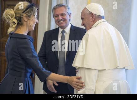 Papa Francesco incontra il Presidente della Repubblica Argentina Alberto Fernandez e il suo partner Fabiola Yanez durante un'udienza al Palazzo Apostolico in Vaticano il 31 gennaio 2020 . Foto di ABACAPRESS.COM Foto Stock