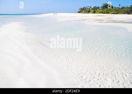 La serena spiaggia di sabbia bianca di sta Fe a Bantayan Island, Cebu, Filippine Foto Stock