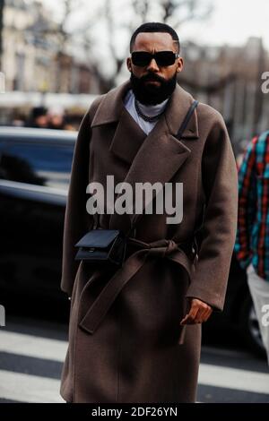 Street Style, in arrivo allo spettacolo Paul Smith Primavera Estate 2020 Menswear, tenuto all'Elysee Montmartre, Parigi, Francia, il 19 gennaio 2020. Foto di Marie-Paola Bertrand-Hillion/ABACAPRESS.COM Foto Stock