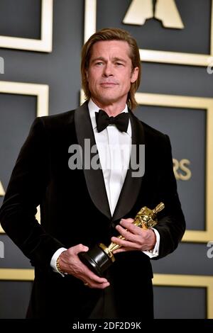 Brad Pitt, vincitore del miglior attore in un ruolo di supporto per "Once Upon a Time...in Hollywood", si pone nella sala stampa durante il 92nd Annual Academy Awards (Oscar) a Hollywood e Highland il 09 febbraio 2020 a Hollywood, California. Foto di Lionel Hahn/ABACAPRESS.COM Foto Stock