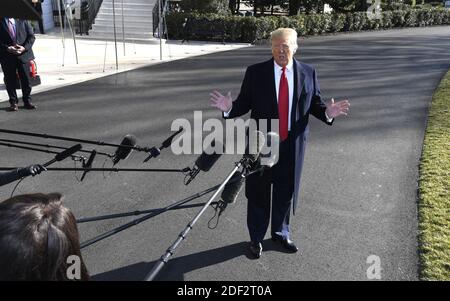 Il presidente Donald Trump e la First Lady Melania Trump partono dalla Casa Bianca per un viaggio in India, domenica 23 febbraio 2020, a Washington, DC. Trump è alternativo per una visita del primo ministro indiano Narendra modi negli Stati Uniti lo scorso anno. ISP POOL Foto di Mike Theiler/Pool/ABACAPRESS.COM Foto Stock