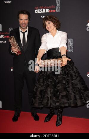Il regista francese Nicolas Bedos ha ricevuto il premio miglior sceneggiatura originale per 'la Belle Epoque' e l'attrice francese Fanny Ardant che ha ottenuto il premio miglior attrice in un ruolo di supporto per 'la Belle Epoque' durante il Cesar Film Awards 2020 a Salle Pleyel il 28 febbraio 2020 a Parigi, Francia. Foto di David Niviere/ABACAPRESS.COM Foto Stock