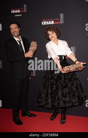 Il regista francese Nicolas Bedos ha ricevuto il premio miglior sceneggiatura originale per 'la Belle Epoque' e l'attrice francese Fanny Ardant che ha ottenuto il premio miglior attrice in un ruolo di supporto per 'la Belle Epoque' durante il Cesar Film Awards 2020 a Salle Pleyel il 28 febbraio 2020 a Parigi, Francia. Foto di David Niviere/ABACAPRESS.COM Foto Stock