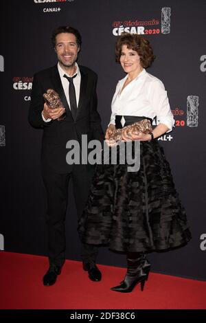 Il regista francese Nicolas Bedos ha ricevuto il premio miglior sceneggiatura originale per 'la Belle Epoque' e l'attrice francese Fanny Ardant che ha ottenuto il premio miglior attrice in un ruolo di supporto per 'la Belle Epoque' durante il Cesar Film Awards 2020 a Salle Pleyel il 28 febbraio 2020 a Parigi, Francia. Foto di David Niviere/ABACAPRESS.COM Foto Stock