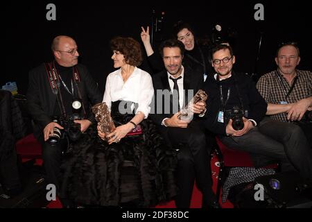 Il regista francese Nicolas Bedos, che ha ricevuto il premio miglior sceneggiatura originale per 'la Belle Epoque' e l'attrice francese Fanny Ardant, che ha ottenuto il premio miglior attrice in un ruolo di supporto per 'la Belle Epoque', pose con i fotografi durante i Cesar Film Awards 2020 a Salle Pleyel il 28 febbraio 2020 a Parigi, Francia. Foto di David Niviere/ABACAPRESS.COM Foto Stock
