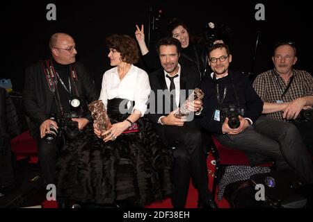 Il regista francese Nicolas Bedos, che ha ricevuto il premio miglior sceneggiatura originale per 'la Belle Epoque' e l'attrice francese Fanny Ardant, che ha ottenuto il premio miglior attrice in un ruolo di supporto per 'la Belle Epoque', pose con i fotografi durante i Cesar Film Awards 2020 a Salle Pleyel il 28 febbraio 2020 a Parigi, Francia. Foto di David Niviere/ABACAPRESS.COM Foto Stock