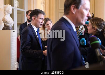 Il primo segretario del Partito Socialista (PS), Olivier Faure e il deputato Debout la France Nicolas Dupont-Aignan parlano alla stampa all'Assemblea Nazionale di Parigi, il 3 marzo 2020. Foto di Julie Sebadelha/ABACAPRESS.COM Foto Stock