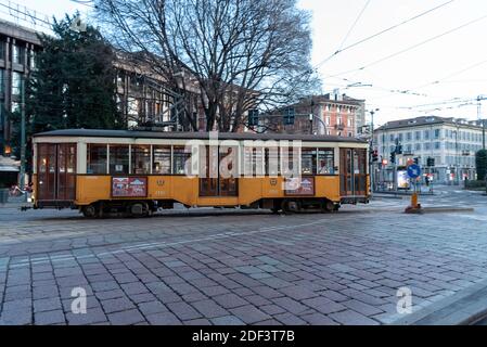 Tram vuoto al tempo di punta . Roma, Italia il 10 marzo 2020. Il bilancio delle vittime in Italia del coronavirus COVID-19 è salito a 631 martedì dopo che altre 168 vittime sono state confermate nelle ultime 24 ore, secondo i funzionari. Il governo italiano ha imposto restrizioni ai viaggi e un divieto alle riunioni pubbliche per contribuire a combattere la diffusione di una malattia che ha infettato 10 149 persone nel Mediterraneo in poco più di due settimane. Foto di Enza Tamborra/ABACAPRESS.COM Foto Stock