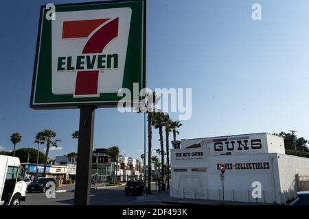 Una vista esterna del negozio di armi Martin B. Retting a Culver City, Los Angeles, CA, USA il 26 marzo 2020. Come parte del Coronavirus soggiorno-at-home ordine Los Angeles County Sheriff Alex Villanueva Martedì ha detto negozi di armi sono imprese non essenziali e se donÕt chiudere le loro porte, saranno citati e affrontare la perdita delle loro licenze commerciali. Foto di Lionel Hahn/ABACAPRESS.COM Foto Stock