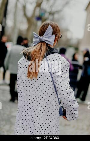 Street Style, Natalia Ostrofsky arriverà allo spettacolo di Miu Miu Autunno Inverno 2020-2021, tenutosi a Iena, Parigi, Francia, il 3 marzo 2020. Foto di Marie-Paola Bertrand-Hillion/ABACAPRESS.COM Foto Stock