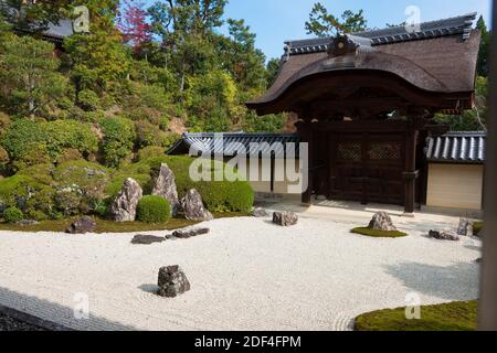 Kyoto, Giappone - Giardino Giapponese al Tempio di Komyoji a Nagaokakyo, Kyoto, Giappone. Il Tempio originariamente costruito nel 1198. Foto Stock