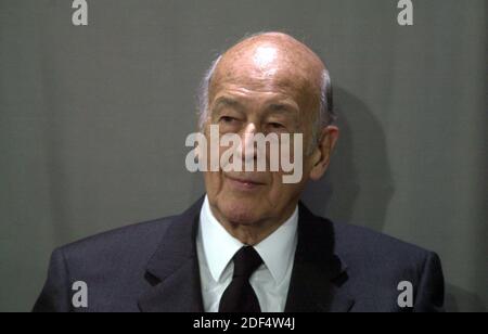 Aquisgrana, Germania. 03 dic 2020. Valery GISCARD D'ESTAING è morto all'età di 94 anni. Archivio foto: Valery GISCARD D'ESTAING, fra, politico, ex presidente di Stato francese, qui al Premio Internazionale Carlo Magno di Aquisgrana, 29 maggio 2003. | utilizzo in tutto il mondo credito: dpa/Alamy Live News Foto Stock