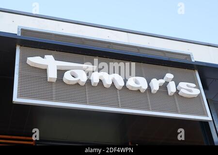 Bordeaux , Aquitaine Francia - 12 01 2020 : il testo del segno tamaris e il  logo del negozio di calzature della società tedesca fornisce calzature  donna Foto stock - Alamy