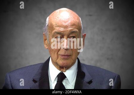 Aquisgrana, Germania. 03 dic 2020. FOTOMONTAGGIO: Valery GISCARD D'ESTAING è morto all'età di 94 anni. Archivio foto: Valery GISCARD D'ESTAING, fra, politico, ex presidente di Stato francese, qui al Premio Internazionale Carlo Magno di Aquisgrana, 29 maggio 2003. | utilizzo in tutto il mondo credito: dpa/Alamy Live News Foto Stock