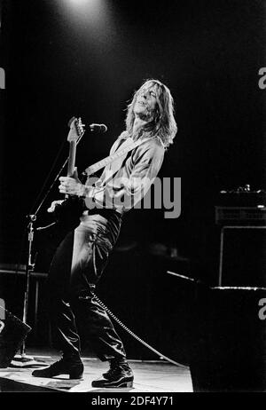 Todd Rundgren con Utopia in scena a Haguer, Paesi Bassi, 12 ottobre 1975. (Foto di Gijsbert Hanekroot) Foto Stock