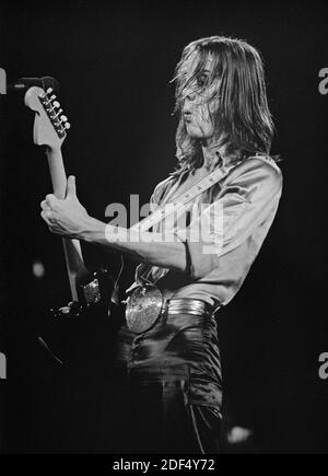 Todd Rundgren con Utopia in scena a Haguer, Paesi Bassi, 12 ottobre 1975. (Foto di Gijsbert Hanekroot) Foto Stock