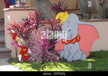 Los Angeles, California, USA 2 dicembre 2020 UNA mostra natalizia con personaggi Disney il 2 dicembre 2020 a Los Angeles, California, USA. Foto di Barry King/Alamy Stock foto Foto Stock