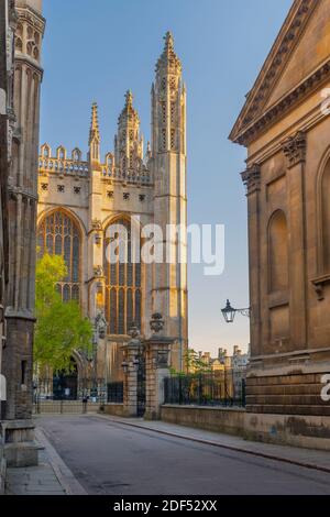 Regno Unito, Inghilterra, Cambridgeshire, Cambridge, Trinity Lane, King's College Chapel e Clare College, le Old Schools sulla sinistra Foto Stock