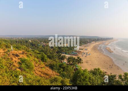 India, Goa, Vista della spiaggia di Arambol Foto Stock