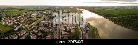 Veduta aerea della città di Boretto, Reggio Emilia, italia Foto Stock