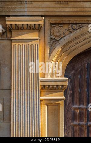 Regno Unito, Inghilterra, Cambridgeshire, Cambridge, Senato House Passage, Gonville e Caius College, la porta d'onore Foto Stock