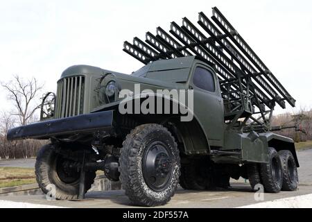 Artiglieria da razzo sovietica veicolo da combattimento BM-13, Yerevan, Armenia Foto Stock