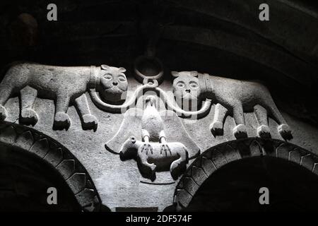 Stemma nella chiesa del monastero di Geghard, Armenia Foto Stock